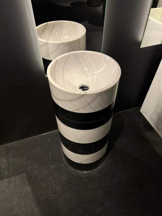 روشویی ایستاده سنگی