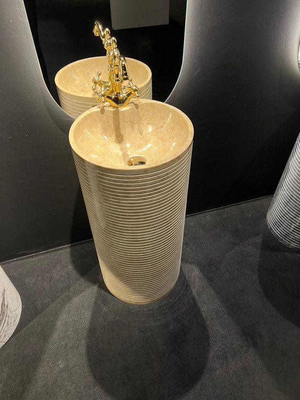 روشویی ایستاده سنگی